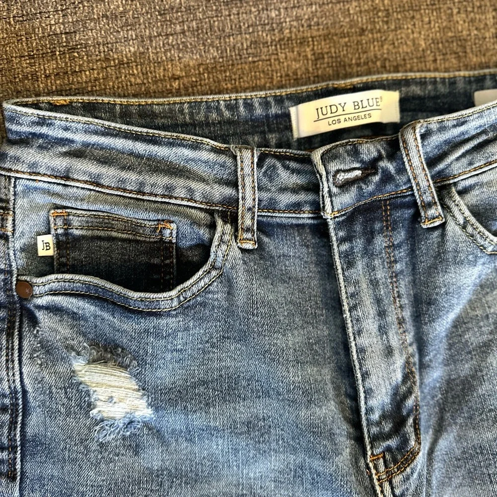 Judy Blue distressed jeans - Picture 4 of 5